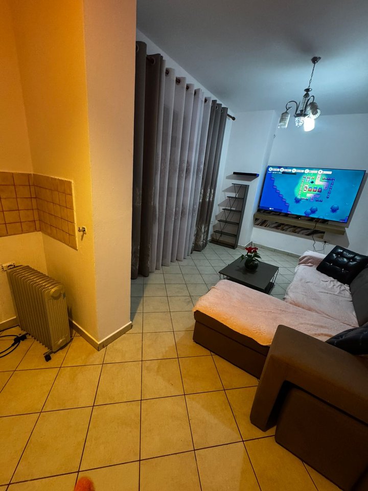 APARTAMENT NË SHITJE 1+1 – KOMBINAT, PRANË BIG MARKET