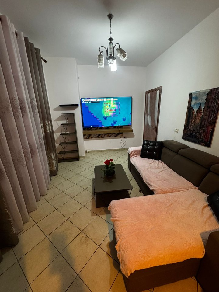 APARTAMENT NË SHITJE 1+1 – KOMBINAT, PRANË BIG MARKET