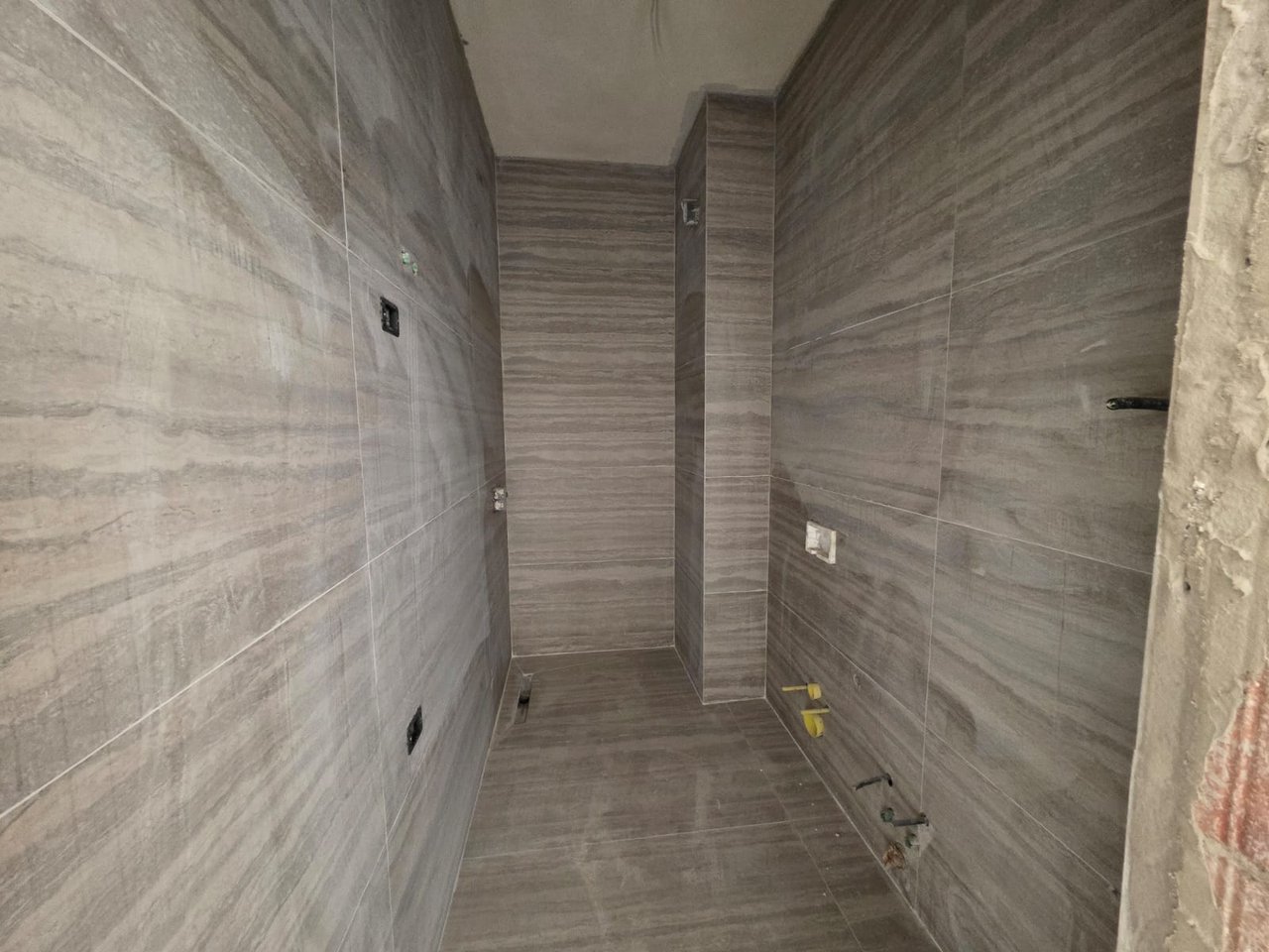 APARTAMENT NË SHITJE 1+1 – ISH FUSHA E AVIACIONIT