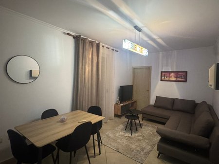 JEPET ME QIRA APARTAMENT 3+1 – RRUGA E KAVAJËS, 21 DHJETORI