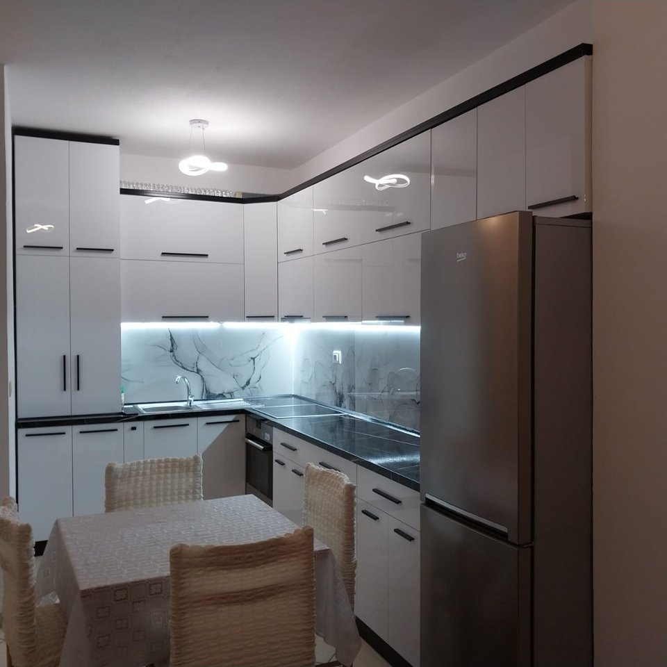 APPARTAMENTO 1+1 IN AFFITTO – ASTIR, BAR XHAMERO

📍 Posizione: Tirana, Astir – Bar Xhamero
🏢 Tipo: Appartamento 1+1
📐 Superficie: 65 m²
🛋️ Disposizione:
• Soggiorno + cucina
• 1 camera da letto
• 1 bagno
🏢 Piano: 2
🛗 Ascensore: Sì
💶 Prezzo: 40.000 lek / mese

📞 Contatti:
+355 69 70 76 668
+355 67 200 63 74

🆔 ID Proprietà: PROIH1953/Z