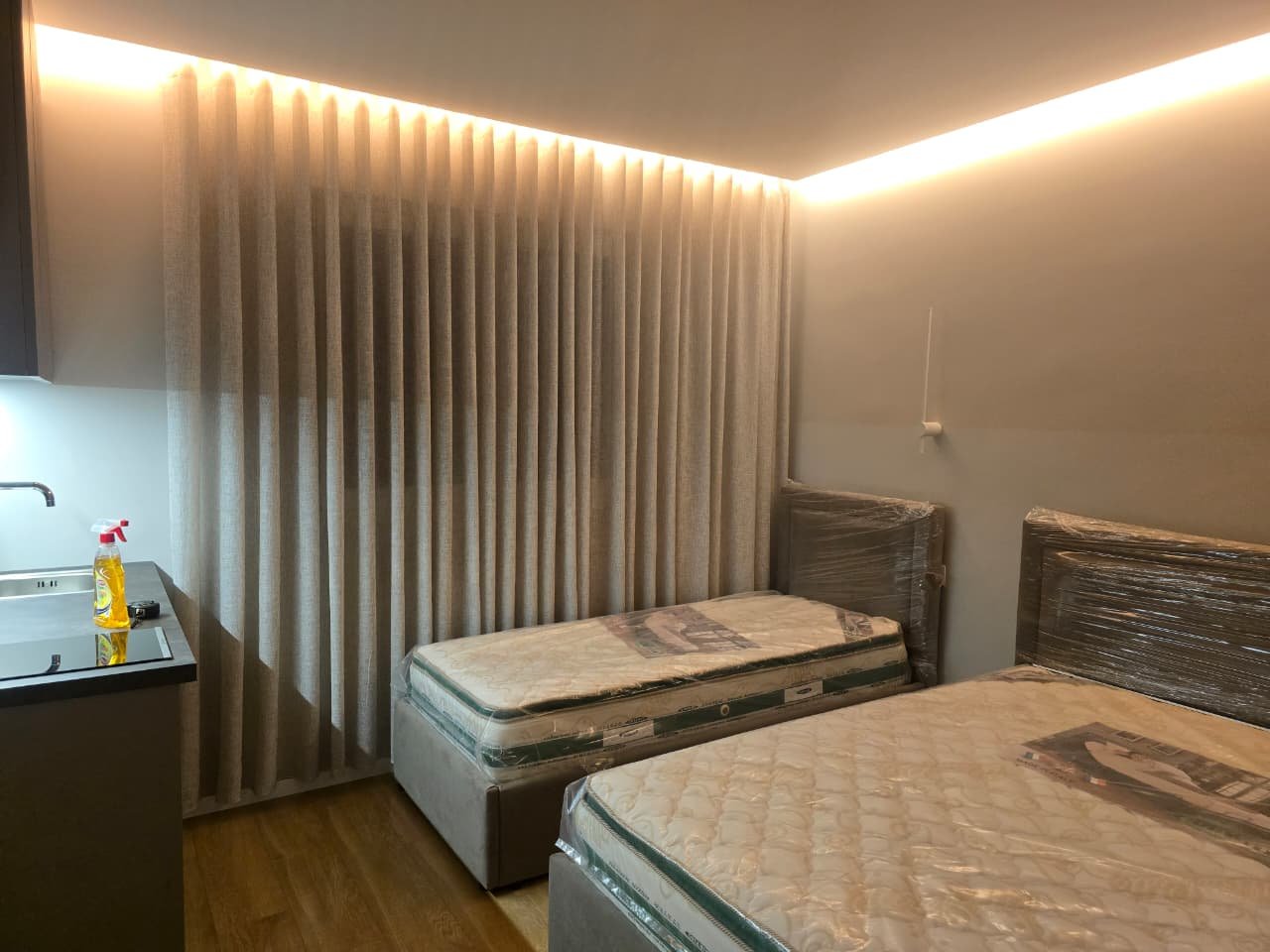 JEPET ME QIRA GARSONIERE –  BRRYLI