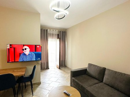 APARTAMENT 1+1 ME QIRA – QENDËR, RRUGA KOSTANDIN KRISTOFORIDHI