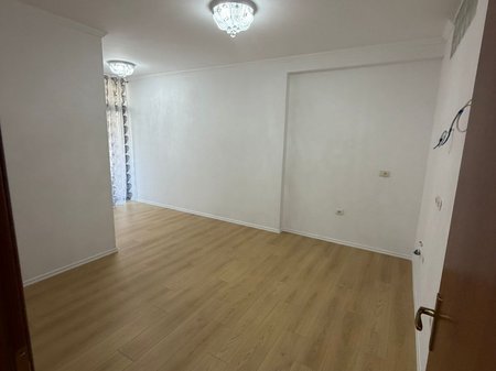 APARTAMENT NË SHITJE 1+1 – FRESK, RR. THESARIT