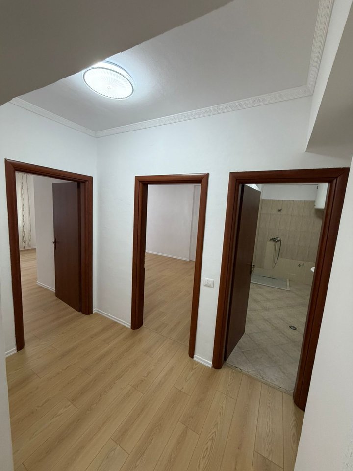 APARTAMENT NË SHITJE 1+1 – FRESK, RR. THESARIT