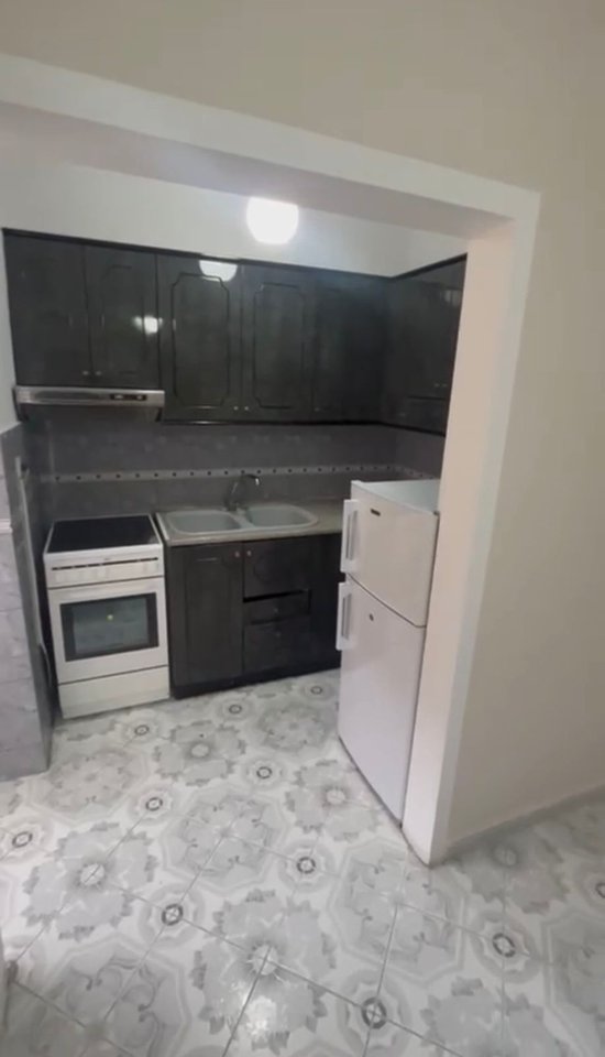 JEPET ME QERA APARTAMENT 1+1 – PORCELAN, PRANË UET