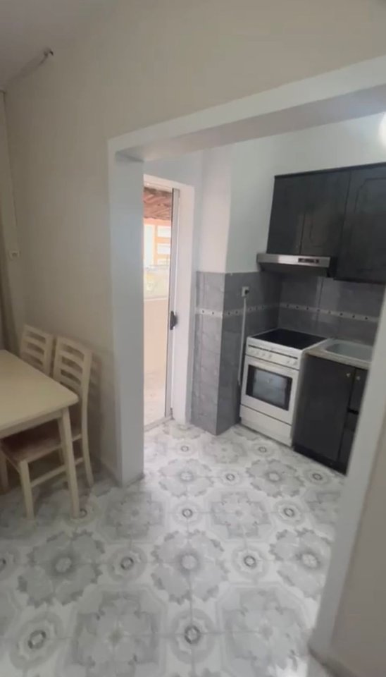 JEPET ME QERA APARTAMENT 1+1 – PORCELAN, PRANË UET