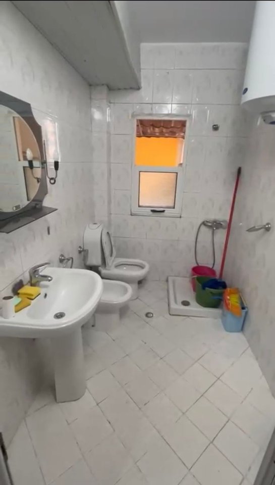 JEPET ME QERA APARTAMENT 1+1 – PORCELAN, PRANË UET