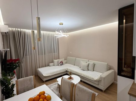 SHITET APARTAMENT 1+1+PARKIM – KOMPLEKSI TOM DOSHI, SHKOZË