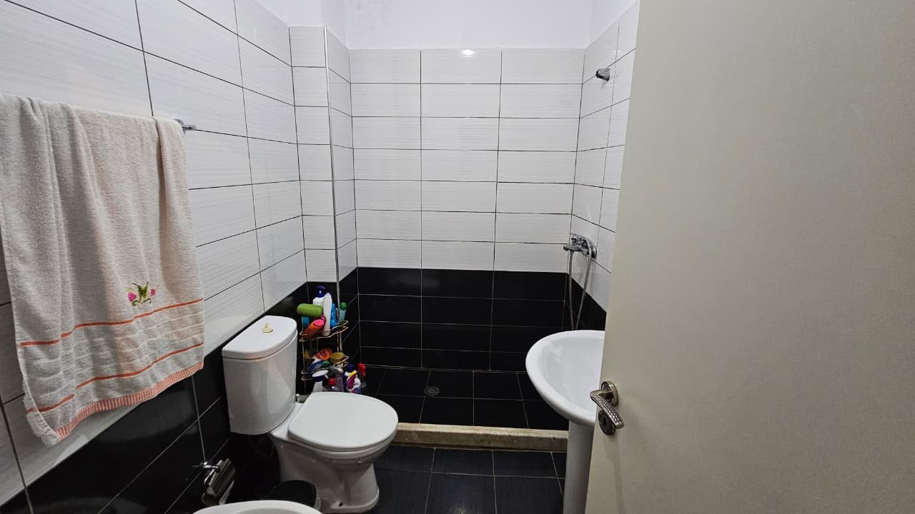 SHITET APARTAMENT 1+1 ME 2 BALLKONE – ASTIR, BAR SANTANA