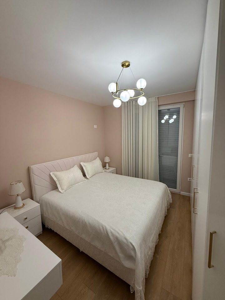 SHITET APARTAMENT 1+1+PARKIM – KOMPLEKSI TOM DOSHI, SHKOZË