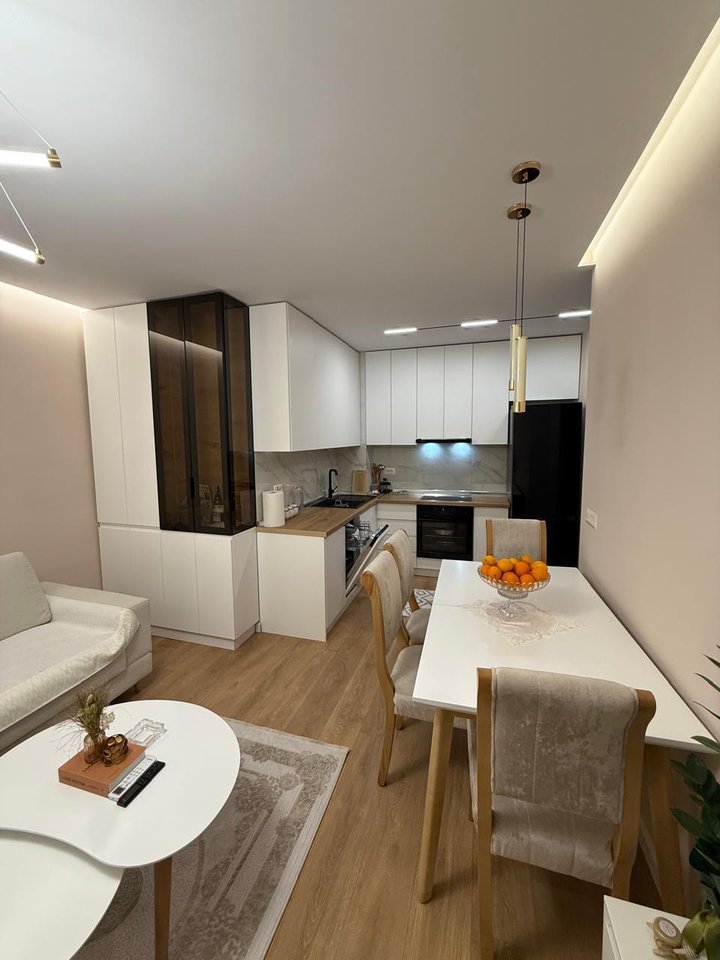 SHITET APARTAMENT 1+1+PARKIM – KOMPLEKSI TOM DOSHI, SHKOZË