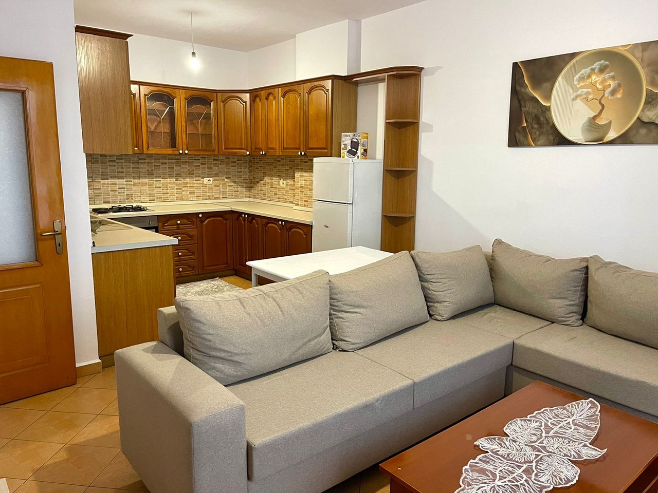 JEPET ME QIRA APARTAMENT 2+1+BALLKON – LAPRAKË, TIRANË