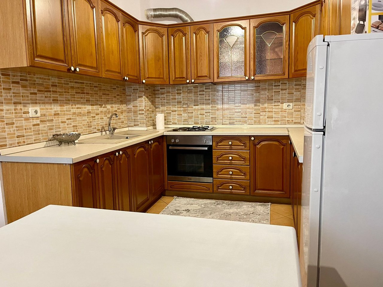 JEPET ME QIRA APARTAMENT 2+1+BALLKON – LAPRAKË, TIRANË