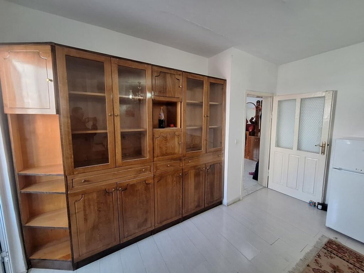 SHITET APARTAMENT 2+1 + ANEKS + BALLKON – ALI DEMI, TIRANË