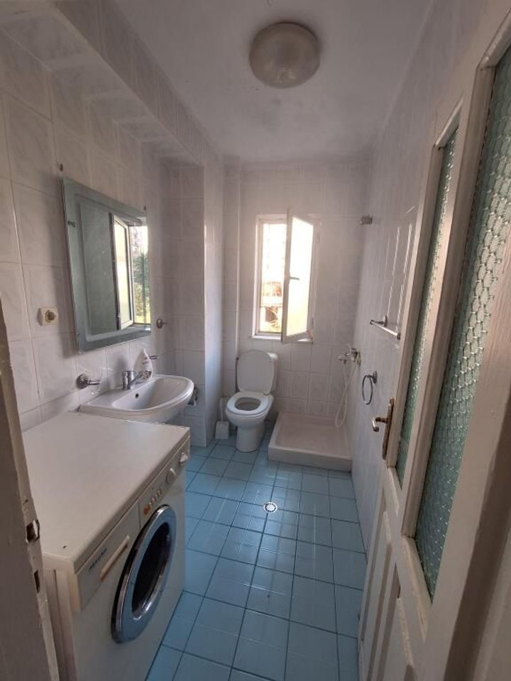 SHITET APARTAMENT 2+1 + ANEKS + BALLKON – ALI DEMI, TIRANË