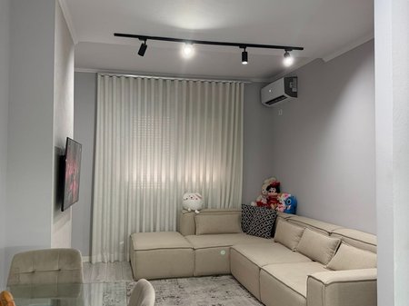 SHITET APARTAMENT 1+1 – LIQENI I THATË, RRUGA PETI