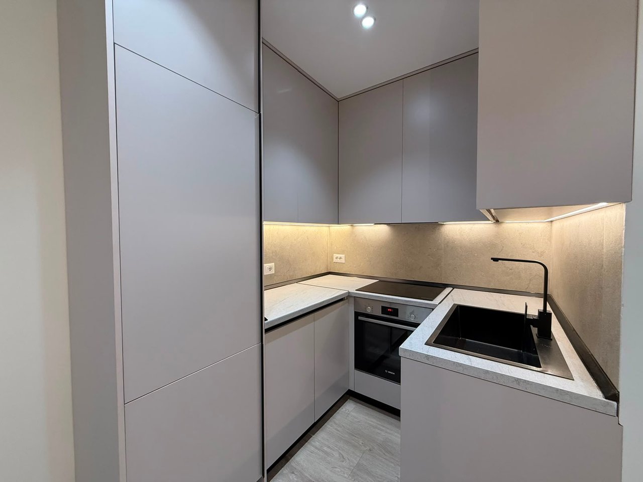 SHITET APARTAMENT 2+1 – 21 DHJETORI (PRANË JOENA MARKET)