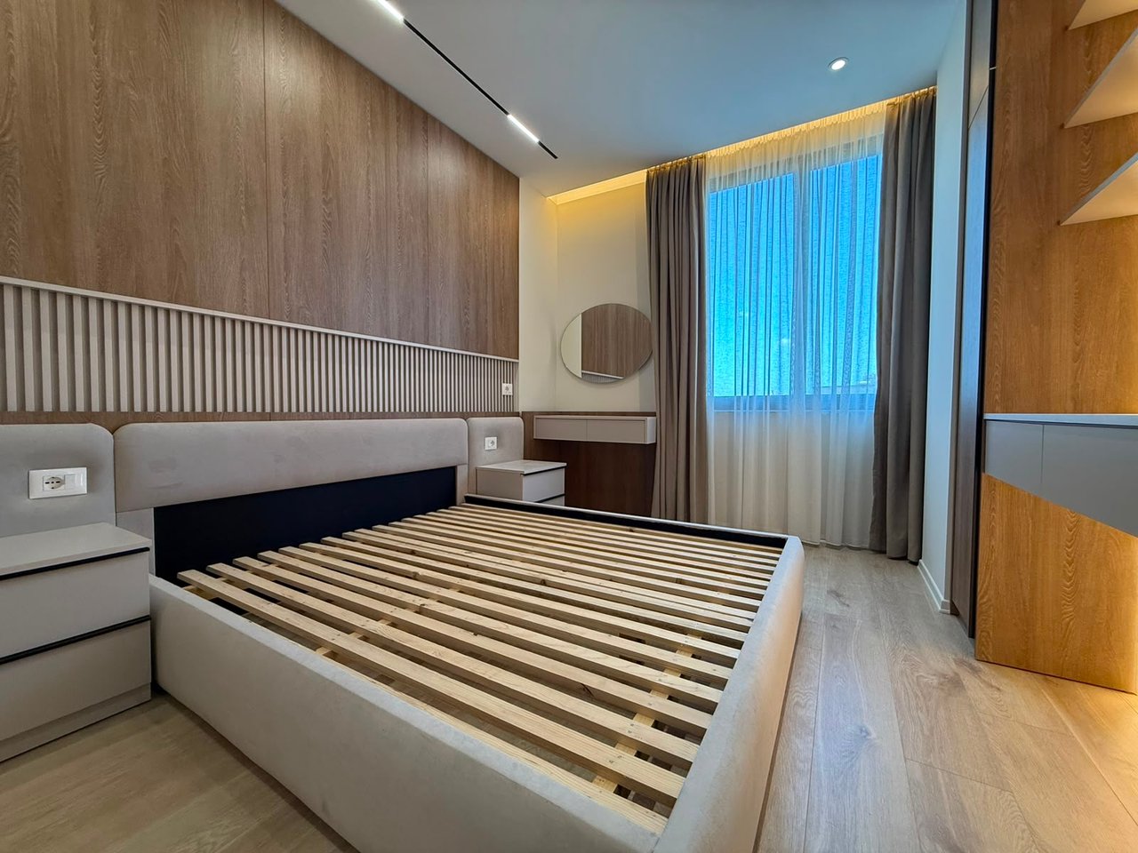 SHITET APARTAMENT 2+1 – 21 DHJETORI (PRANË JOENA MARKET)