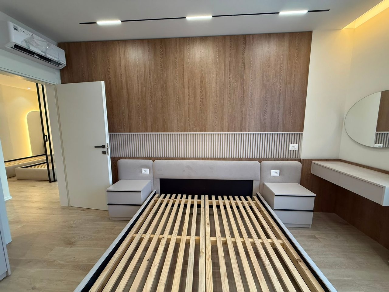 SHITET APARTAMENT 2+1 – 21 DHJETORI (PRANË JOENA MARKET)