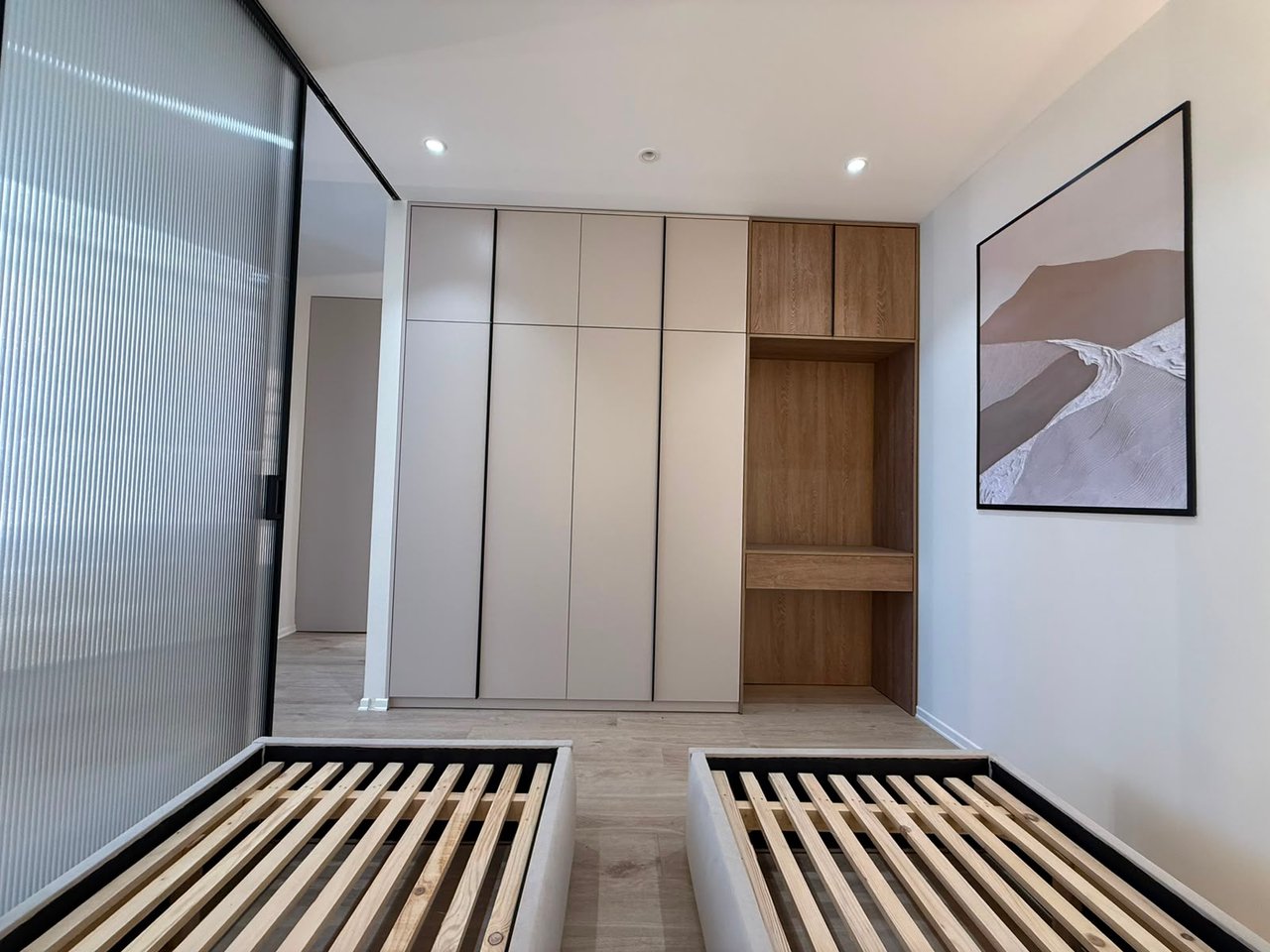 SHITET APARTAMENT 2+1 – 21 DHJETORI (PRANË JOENA MARKET)