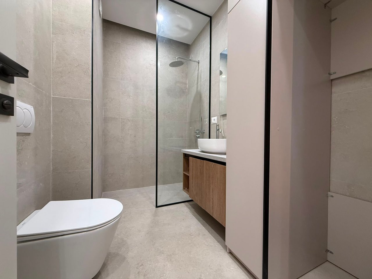 SHITET APARTAMENT 2+1 – 21 DHJETORI (PRANË JOENA MARKET)