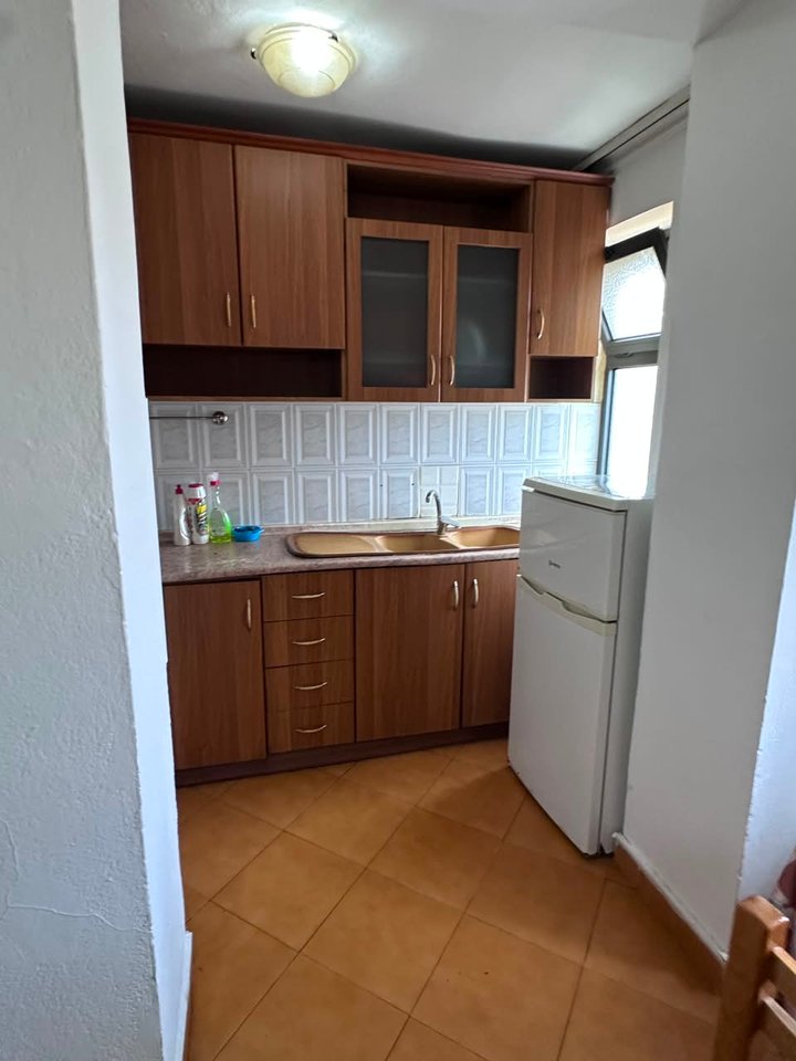 SHITET APARTAMENT 1+1 – RRUGA E DIBRËS, TIRANË