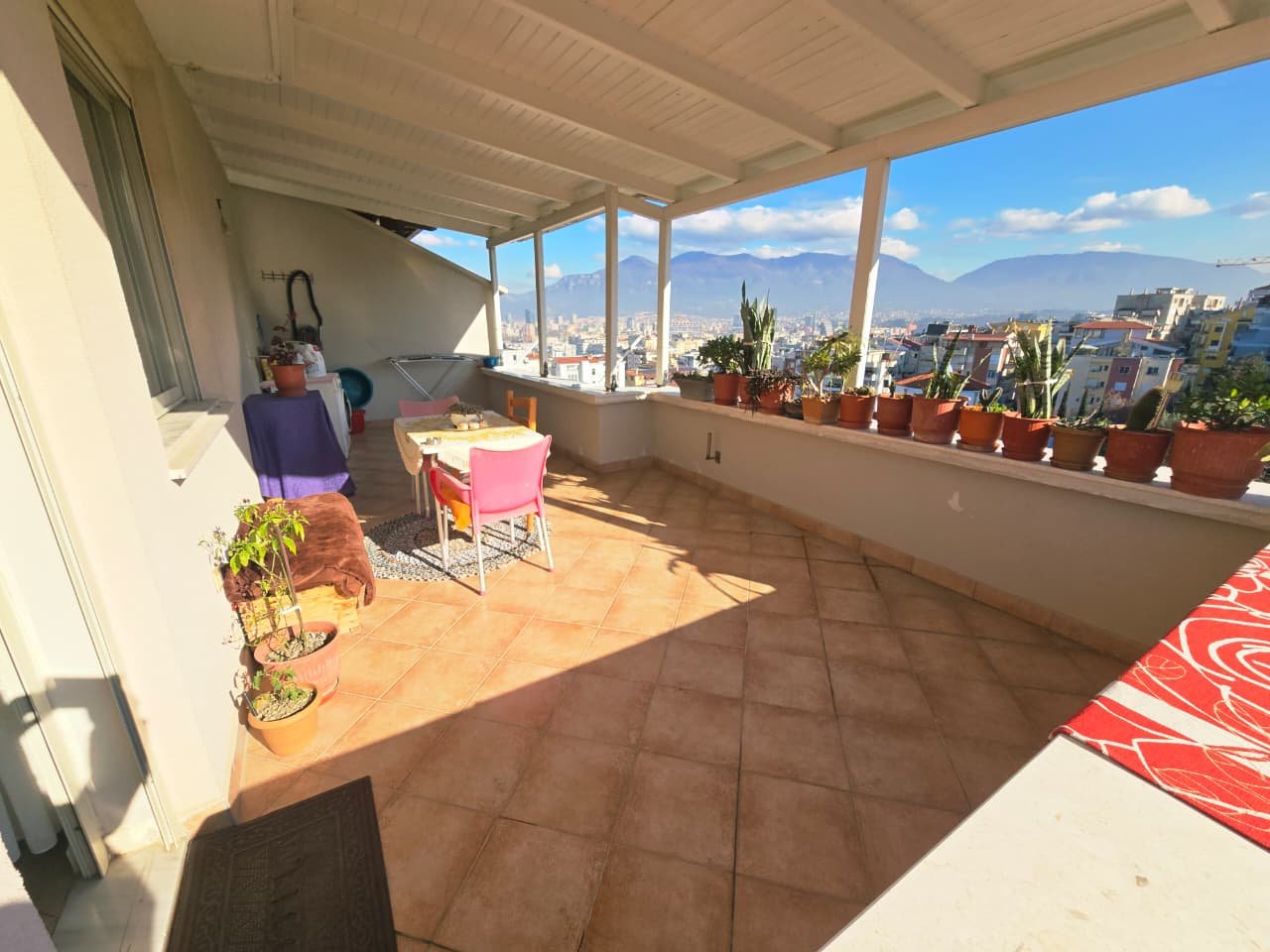 SHITET SUPER APARTAMENT 2+1 ME 2 VERANDA – KODRA E DIELLIT, TIRANË