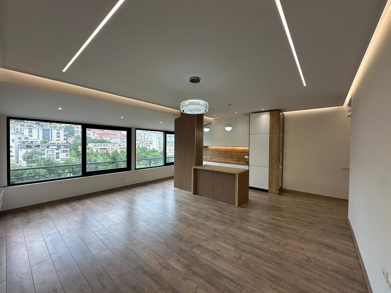 SHITET APARTAMENT LLUKSOZ 2+1 – LIQENI I THATË, TIRANË