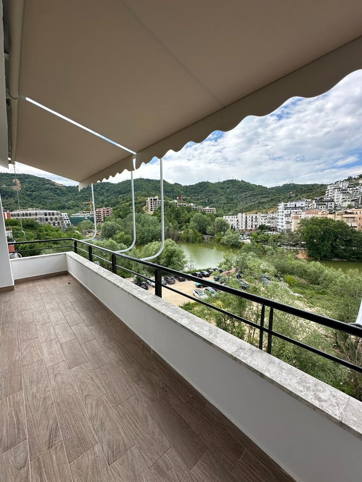 SHITET APARTAMENT LLUKSOZ 2+1 – LIQENI I THATË, TIRANË