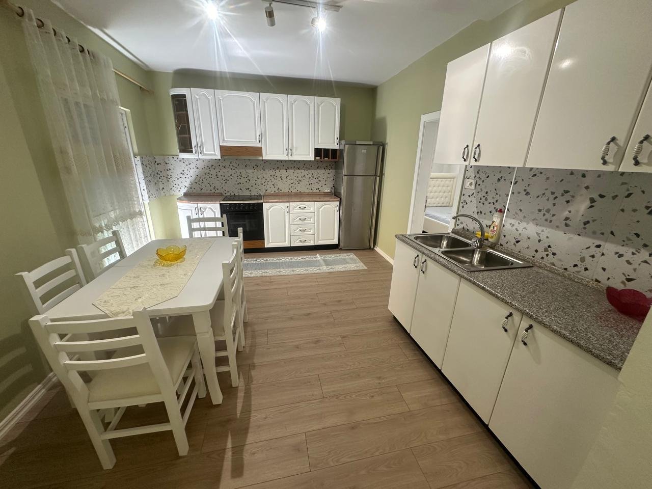 JEPET ME QERA APARTAMENT 3+1 – XHAMLLIK, TIRANË