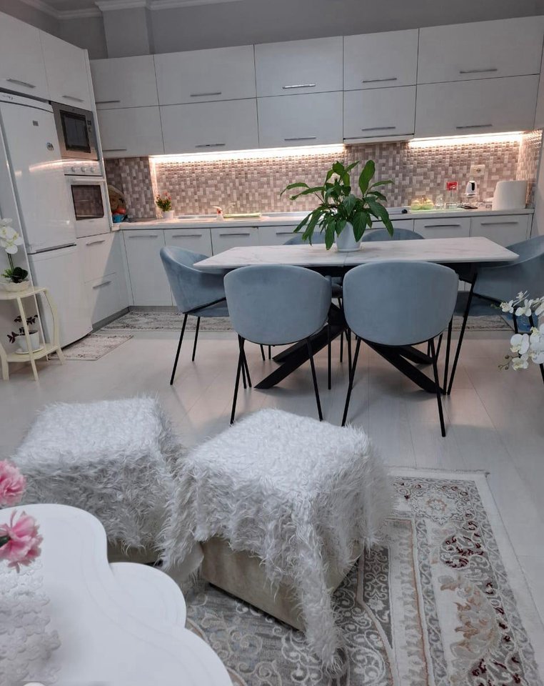 🏡 Shitet Apartament 3+1 – Astir, përballë Vila L