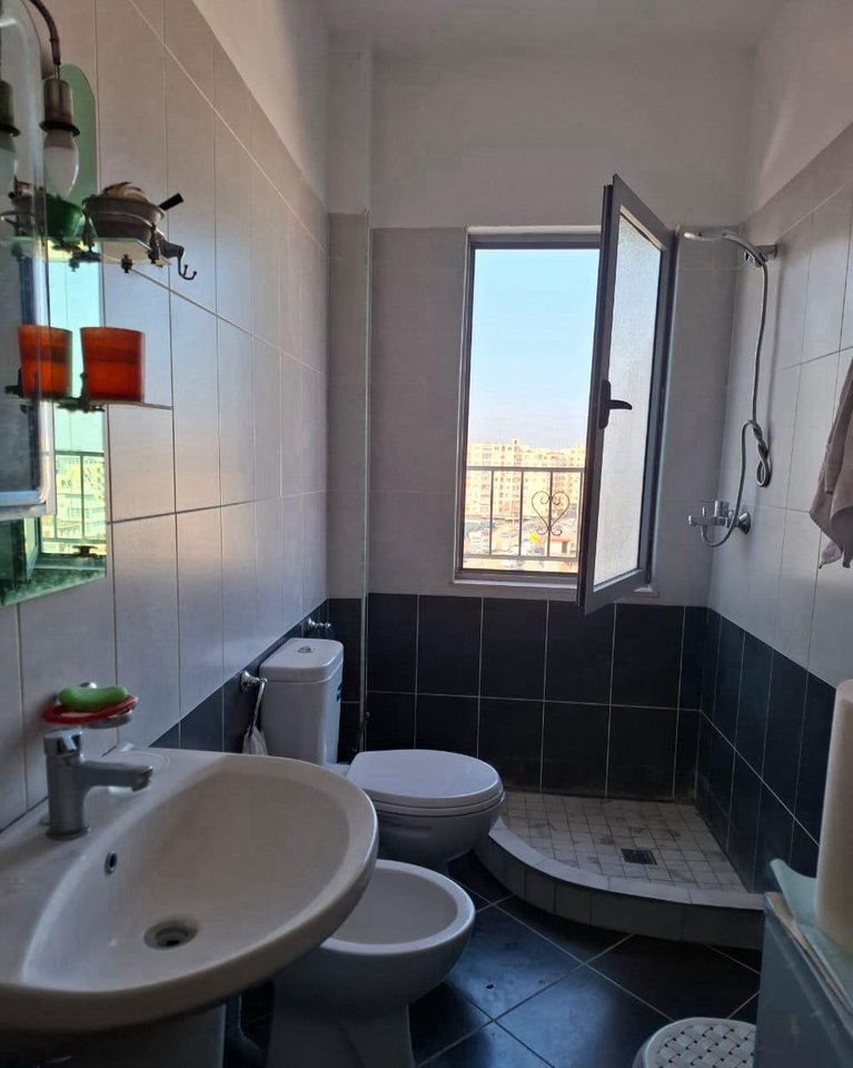 🏡 Shitet Apartament 3+1 – Astir, përballë Vila L