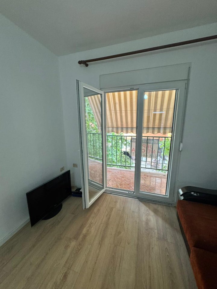 SHITET APARTAMENT 2+1 – RRUGA 5 MAJ, TIRANË