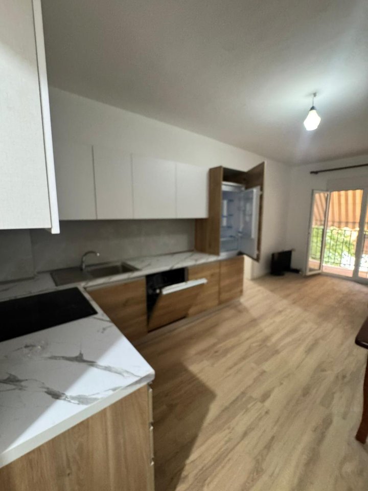 SHITET APARTAMENT 2+1 – RRUGA 5 MAJ, TIRANË