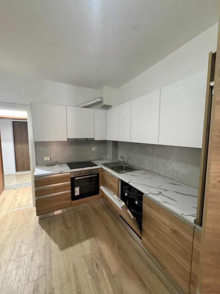 SHITET APARTAMENT 2+1 – RRUGA 5 MAJ, TIRANË