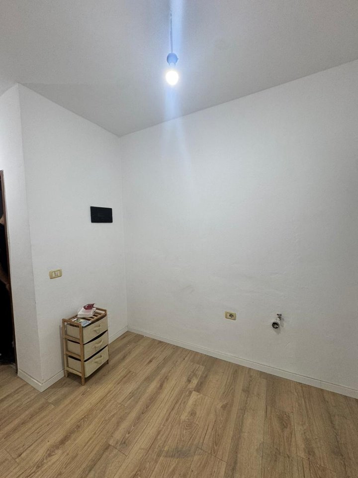 SHITET APARTAMENT 2+1 – RRUGA 5 MAJ, TIRANË