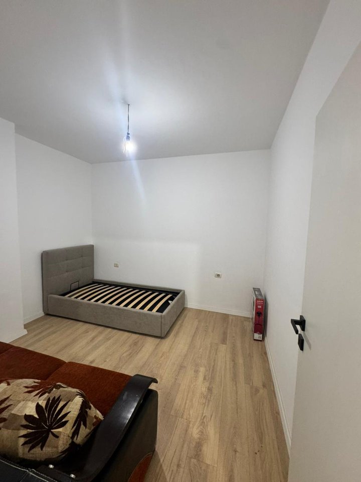 SHITET APARTAMENT 2+1 – RRUGA 5 MAJ, TIRANË