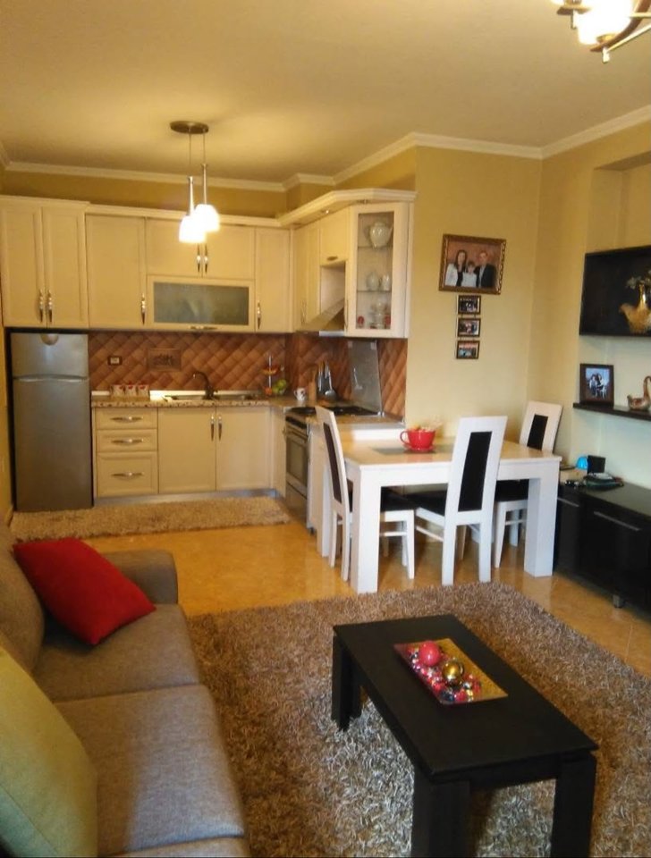 SHITET APARTAMENT 1+1 – PORCELAN, PRANË UET, TIRANË