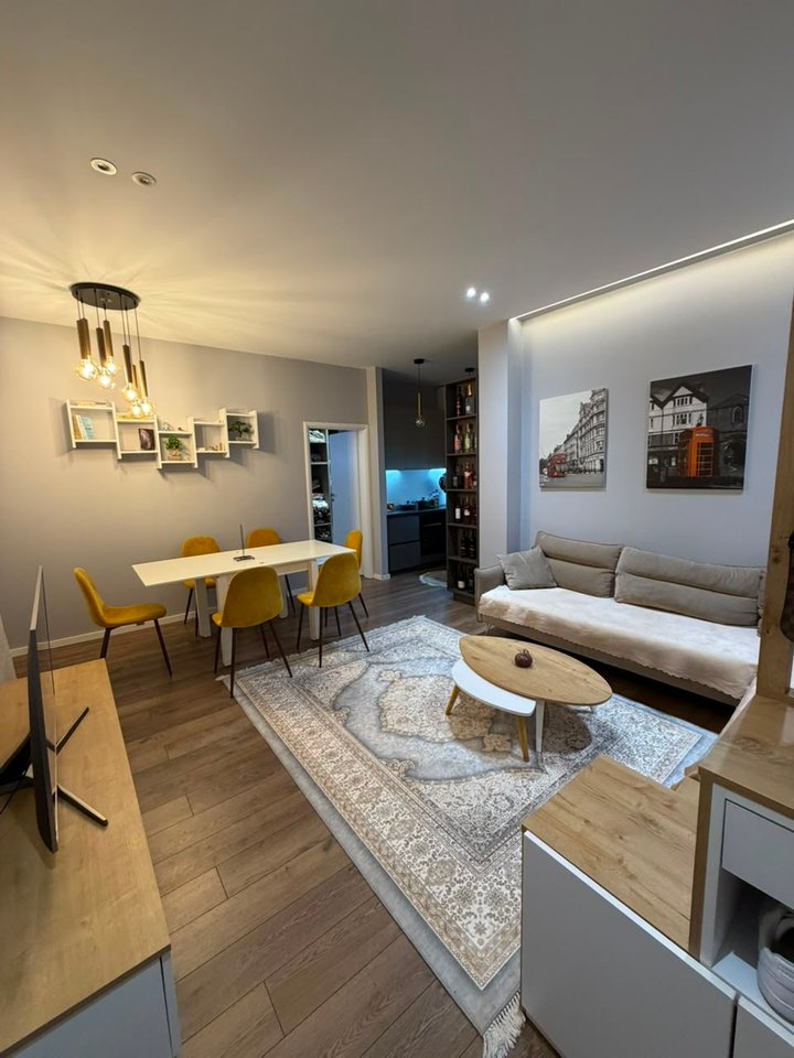 JEPET ME QERA APARTAMENT 1+1 – BLLOK, PËRBALLË PAVAROTIT, TIRANË