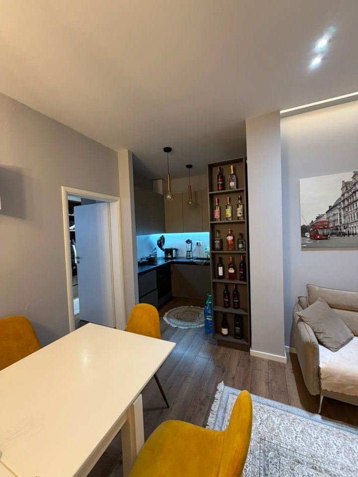 JEPET ME QERA APARTAMENT 1+1 – BLLOK, PËRBALLË PAVAROTIT, TIRANË