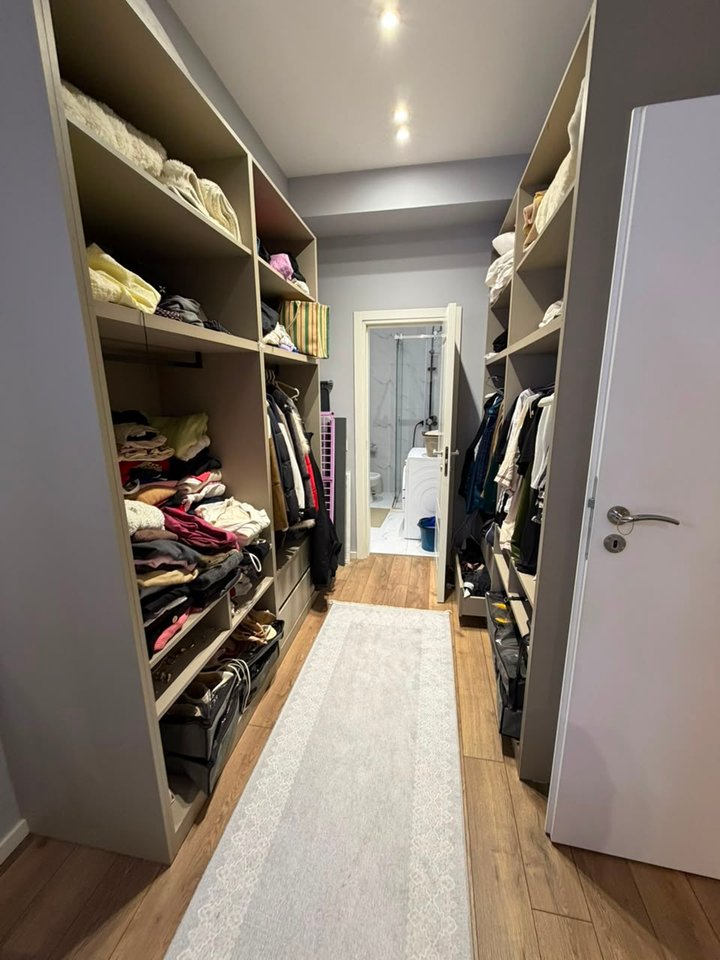 JEPET ME QERA APARTAMENT 1+1 – BLLOK, PËRBALLË PAVAROTIT, TIRANË