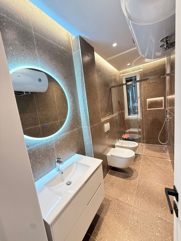 SHITET APARTAMENT 2+1 + POST PARKIMI – BRRYLI, MATERNITETI I RI, TIRANË