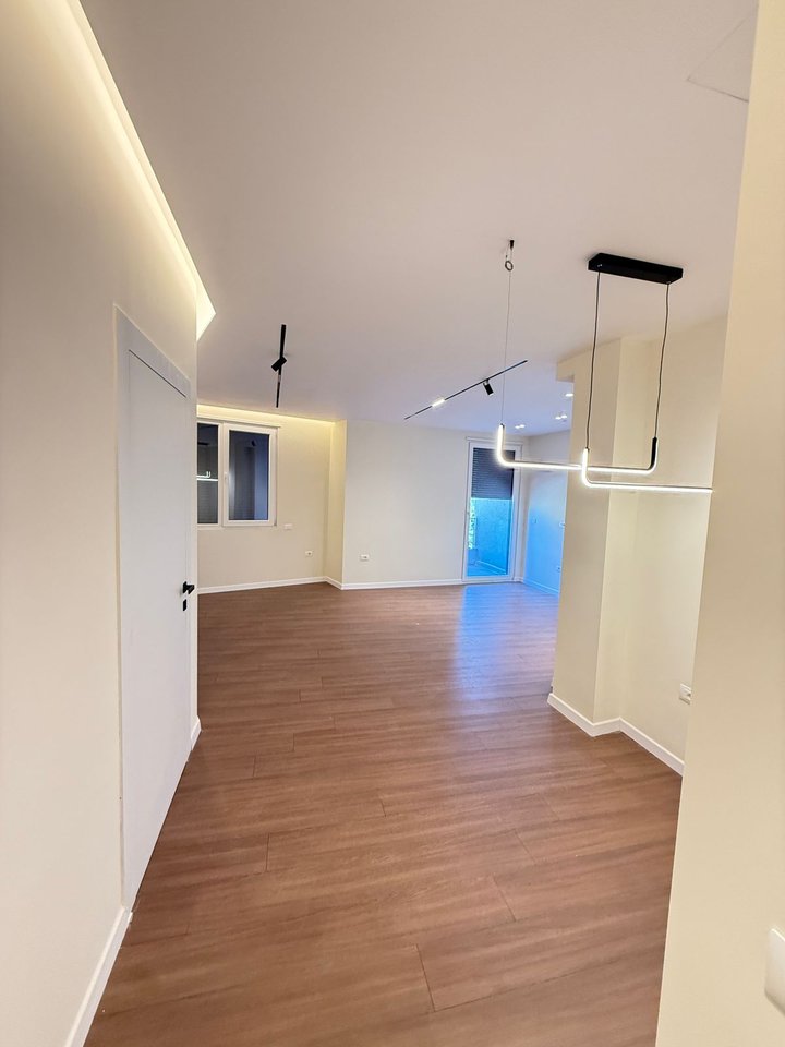 SHITET APARTAMENT 2+1 + POST PARKIMI – BRRYLI, MATERNITETI I RI, TIRANË