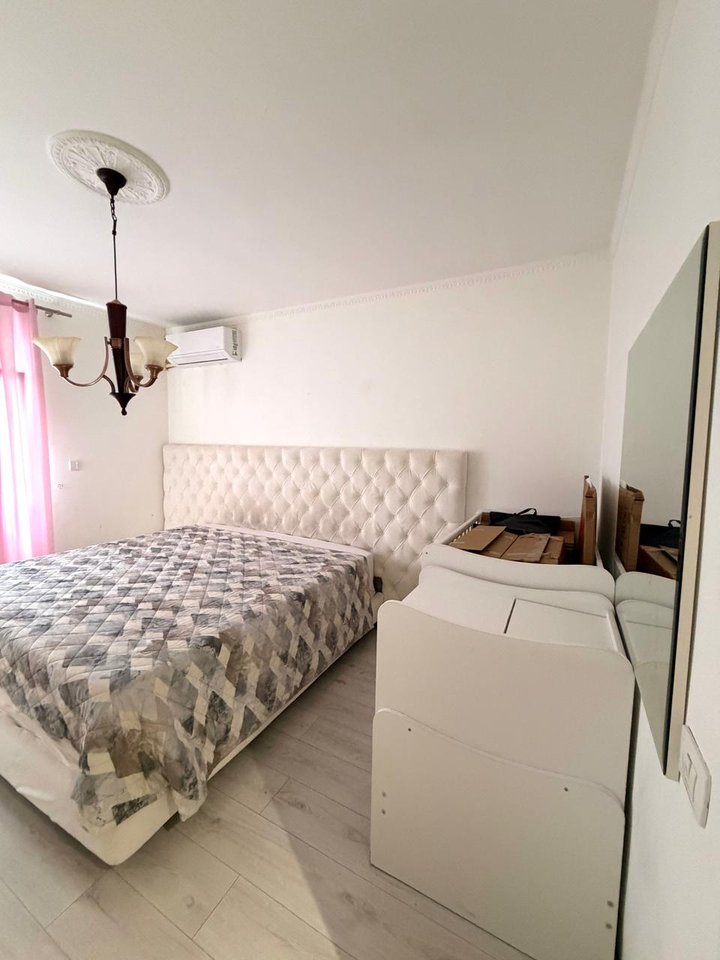 SHITET APARTAMENT 3+1+2 – KOMUNA E PARISIT, TIRANË