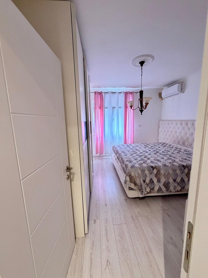 SHITET APARTAMENT 3+1+2 – KOMUNA E PARISIT, TIRANË