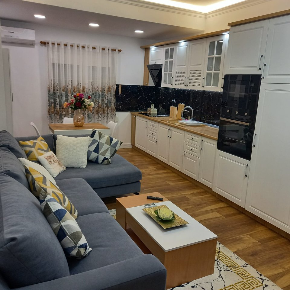 JEPET ME QIRA APARTAMENT 1+1 – BLLOKU, TIRANË