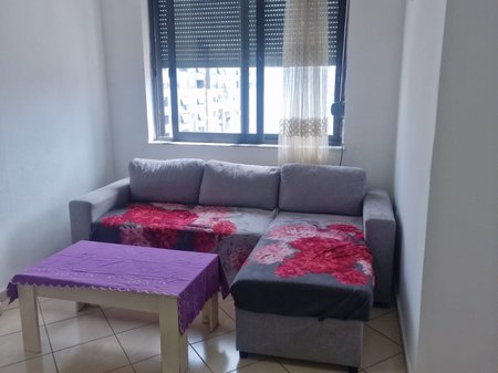🏡 APARTAMENT 1+1 ME QIRA – UNAZA E RE (ASTIR, 2 PALMAT)
