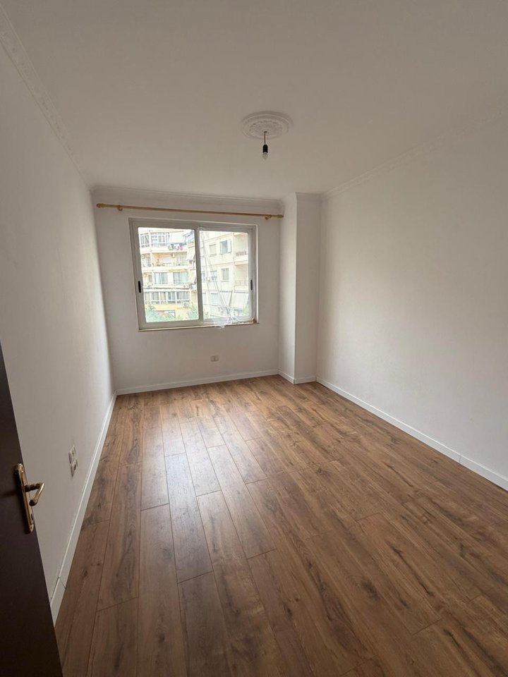 SHITET APARTAMENT 2+1 – KOMPLEKSI FRATARI, ASTIR