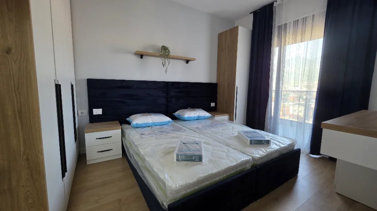 AFFITTASI APPARTAMENTO 1+1 – VIA 5 MAGGIO, TIRANA